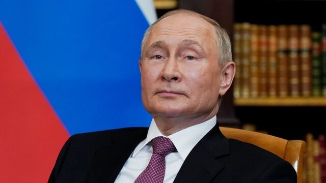 Более 10 млн рублей и «Нива». Владимир Путин отчитался о доходах за год