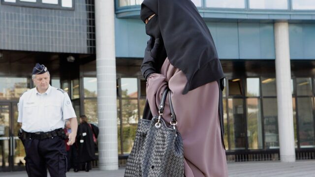 В Алжире женщинам на госслужбе запретили носить никаб