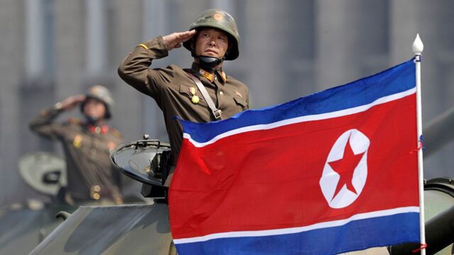 Северная Корея провела военный парад за день до открытия Олимпиады