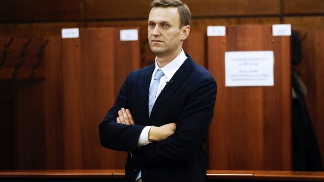 «Я, как дурак, пролежал в коме 18 дней, но своего не добился»: Навальный — о версии, что он сам принял яд