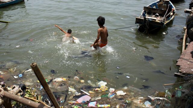 Ученые: Китай больше всех загрязняет Южную Атлантику пластиком