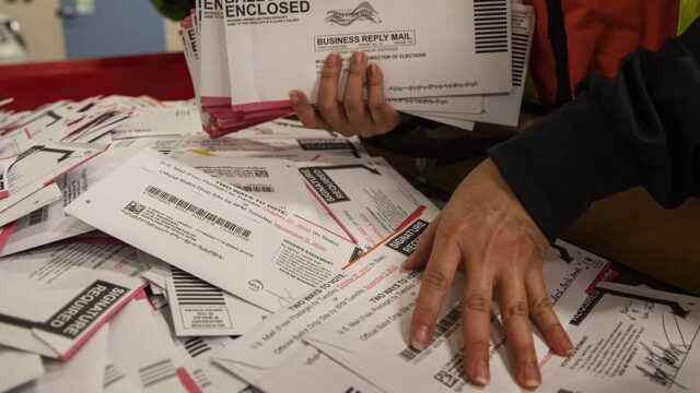 Почтовая служба США не доставила ко дню выборов 150 тыс бюллетеней