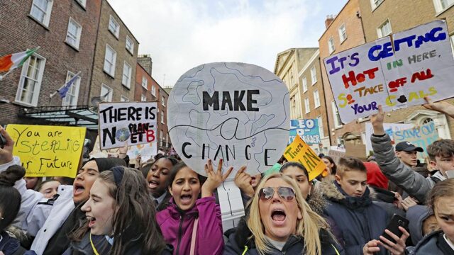 По всему миру студенты и школьники вышли на акции против изменения климата: фото