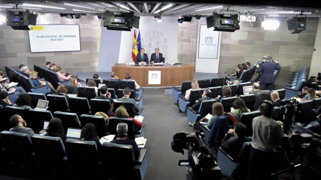 Власти Испании отстранили 260 каталонских политиков