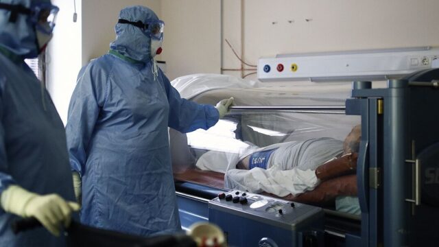 Число умерших пациентов с COVID-19 в России превысило 200 тысяч человек