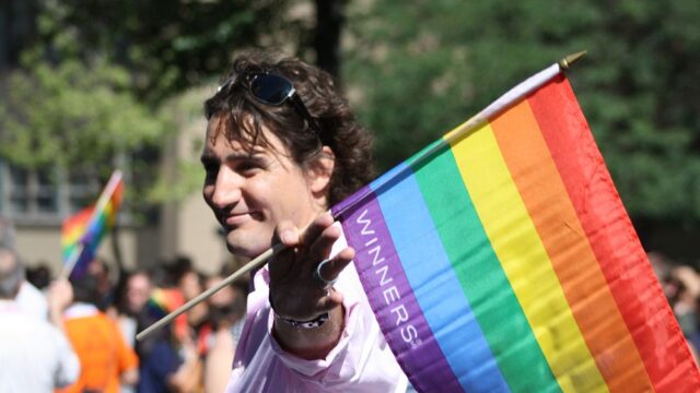 Премьер-министр Канады принес извинения за дискриминацию ЛГБТ-сообщества