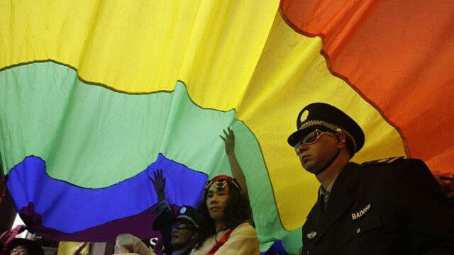 Верховный суд Гонконга разрешил британской лесбиянке ввезти в страну свою партнершу