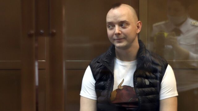Рогозин пообещал сохранить Сафронова в штате «Роскосмоса» до решения суда