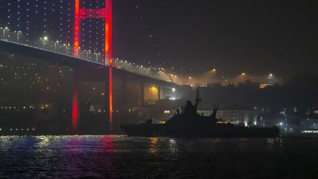 Турция закрывает проливы для российских и украинских военных кораблей