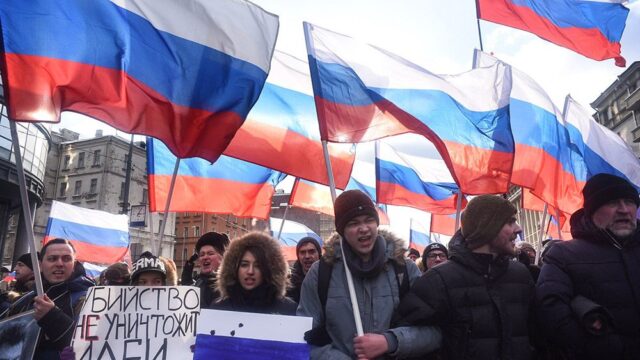 В Москве тысячи людей пришли на шествие памяти Бориса Немцова