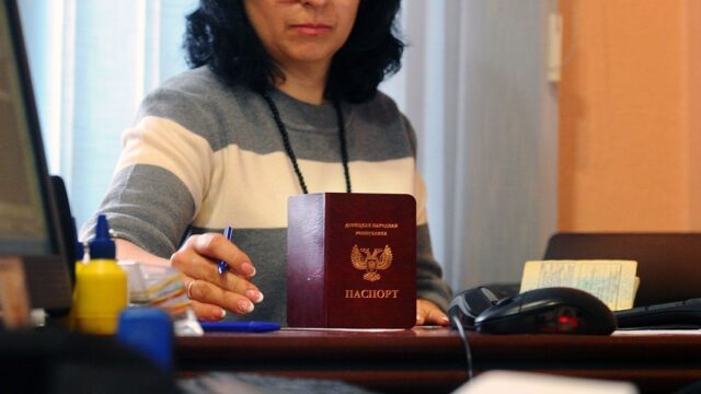 Россия разрешила гражданам ЛДНР работать без патентов и признала их водительские права