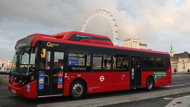 Лондонские автобусы используют для перевозки пациентов