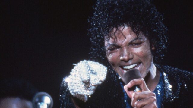 Джонни Депп спродюсирует мюзикл о жизни Майкла Джексона. Рассказчиком выступит перчатка певца