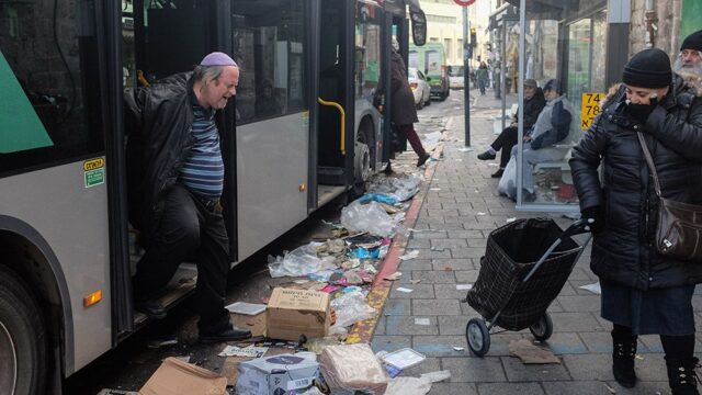 Иерусалим завалило мусором из-за забастовки муниципальных служащих