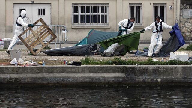 Полиция Франции закрыла лагеря мигрантов в центре Парижа