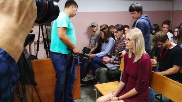 Жительница Барнаула, которую обвиняют в экстремизме из-за мемов, не признала вину