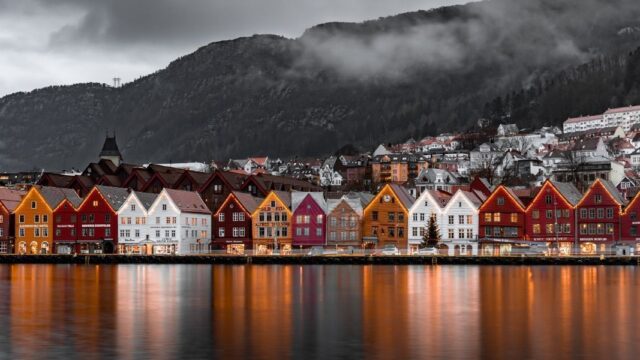 Власти Норвегии объявили об отмене большинства коронавирусных ограничений