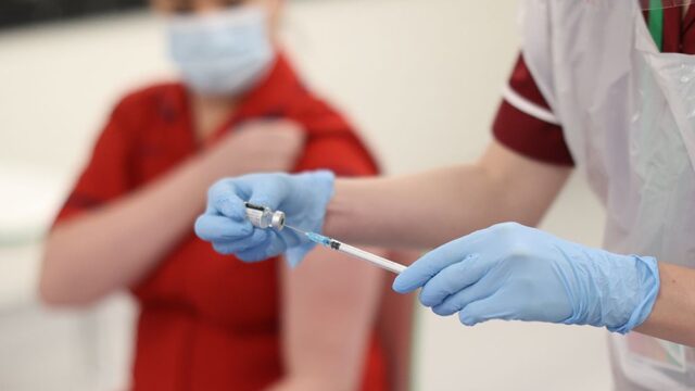 Турция отказалась от российской вакцины от COVID-19 из-за недостатка исследований. В РФПИ утверждают, что переговоры еще не окончены