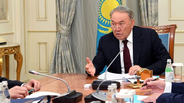 Назарбаев утвердил новую версию казахской латиницы
