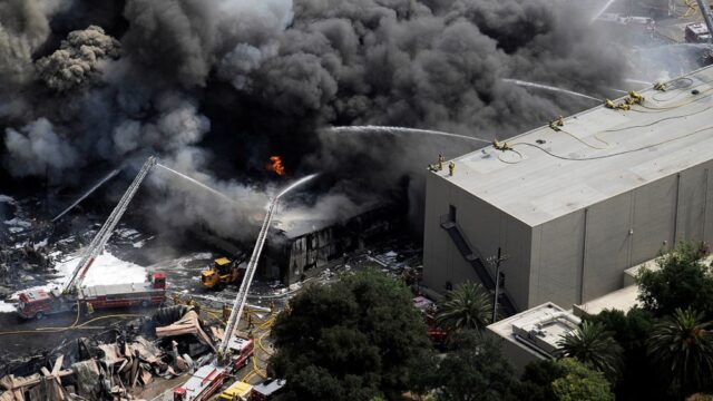 NYT: музыканты подали иск к Universal после пожара, который уничтожил полмиллиона записей
