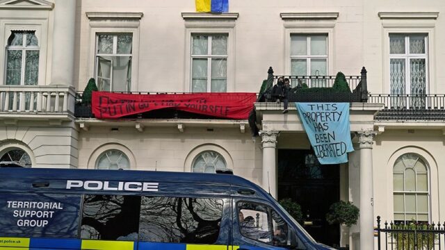 Анархисты захватили «особняк Дерипаски» в Лондоне. Они пообещали заселить туда украинских беженцев
