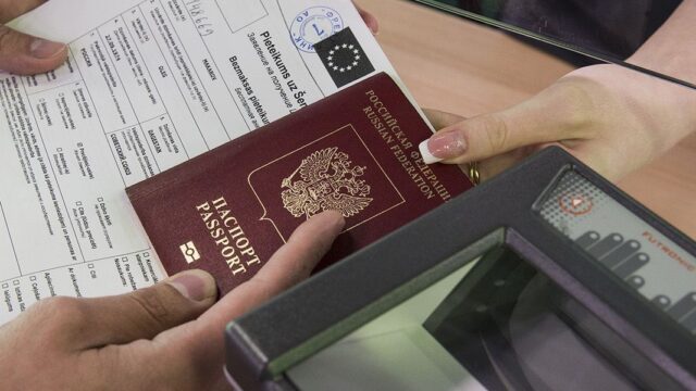 Новые правила получения шенгенской визы пояснили в АТОР