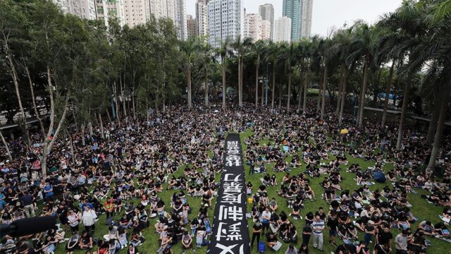 В Гонконге из-за протестов отменили больше 200 рейсов