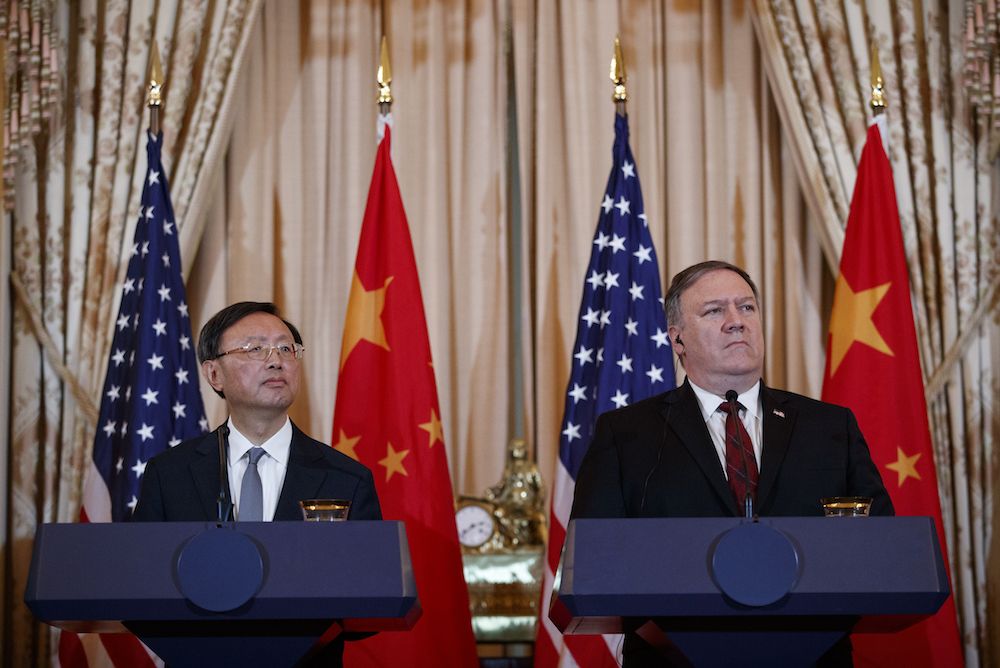 Китай призвал США прекратить отправку военных кораблей и самолетов в район Южно-Китайского моря