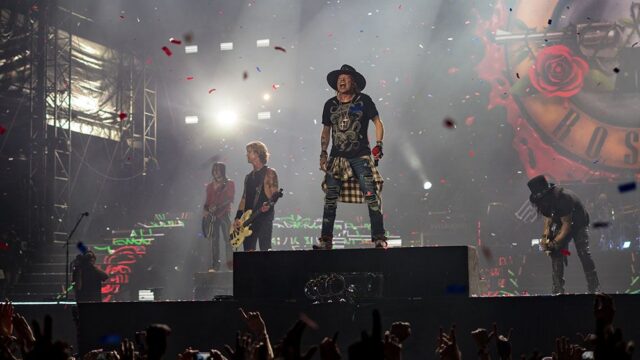Guns N’ Roses убрала из переизданного альбома песню с гомофобным и расистским текстом