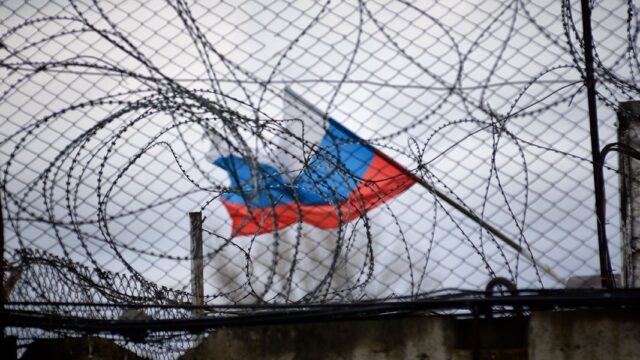 Reuters: санкции затронут госдолг России и «сотни» чиновников из-за признания ЛНР и ДНР