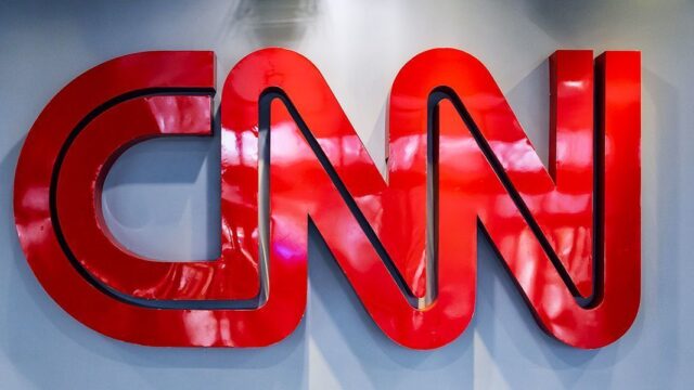 В CNN начали увольнять непривитых сотрудников за появление на работе
