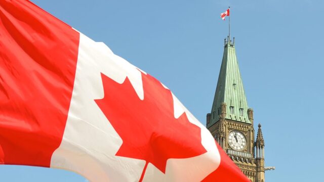 Канада ввела антироссийские санкции из-за Крыма