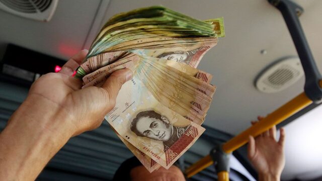 В Венесуэле впервые за 15 лет разрешили обмен валюты