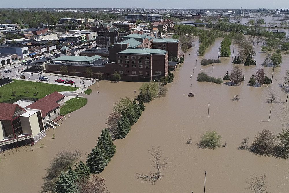 В Мичигане объявили режим ЧП из-за прорыва плотин и наводнения