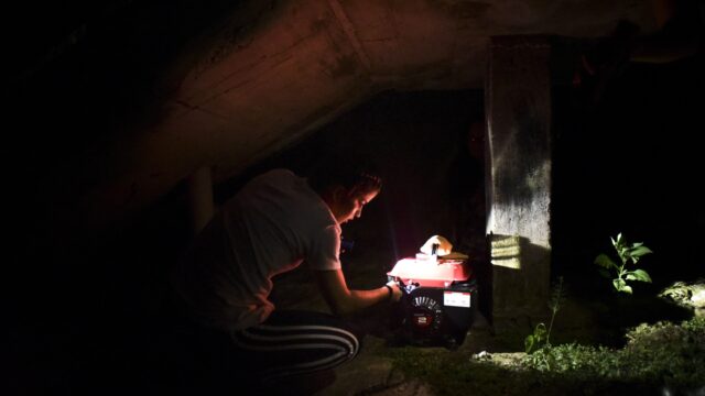 Власти Пуэрто-Рико сообщили, что без света остается почти половина острова