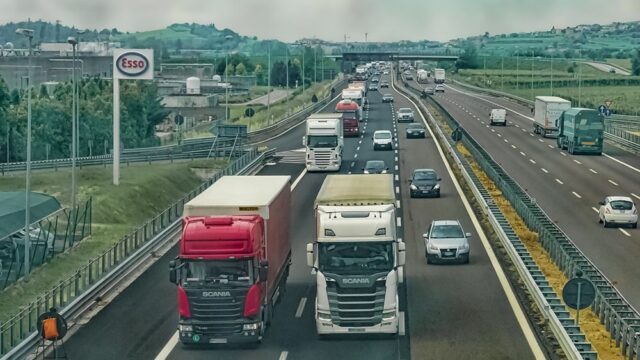 По автобану в Баварии в тестовом режиме начали ездить беспилотные грузовики