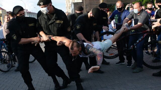 В Минске прошли задержания участников пикета солидарности