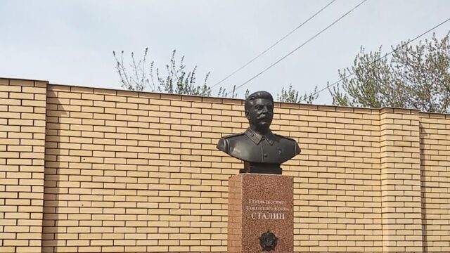 В Новосибирске с четвертой попытки установили памятник Сталину