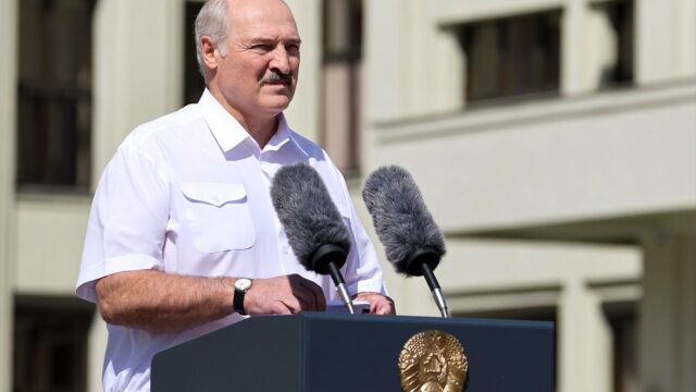 «Даже когда я буду мертвым, я не позволю отдать вам страну»: Лукашенко выступил на митинге в Минске. Цитаты