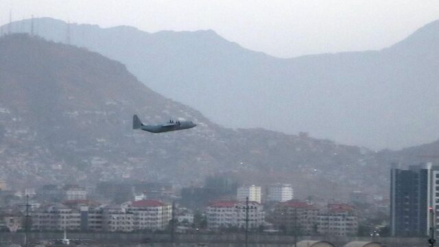 США заберут из Узбекистана афганских пилотов, которые сбежали вместе с самолетами