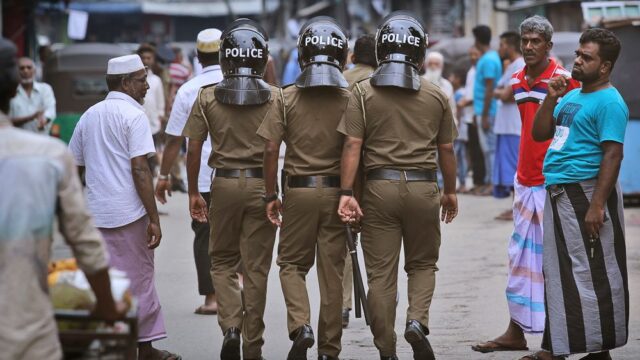 На Шри-Ланке 15 человек погибли во время спецоперации полиции