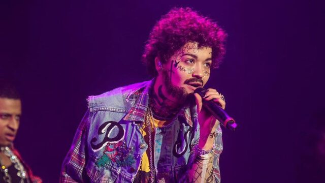 Певица Рита Ора нарядилась на хеллоуиновский концерт рэпером Post Malone