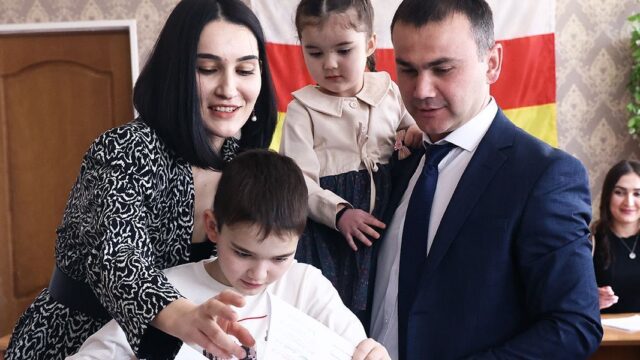 В Южной Осетии проходят выборы президента, Бибилов рассчитывает на второй срок