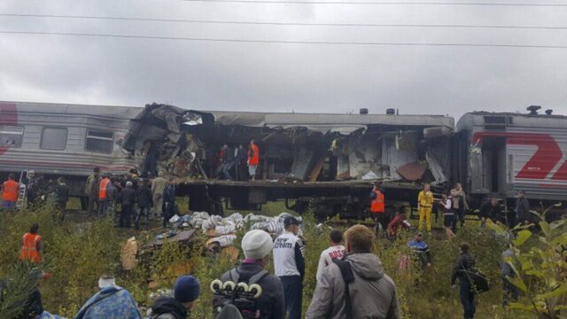 СК возбудил уголовное дело после столкновения поезда с грузовиком в Югре