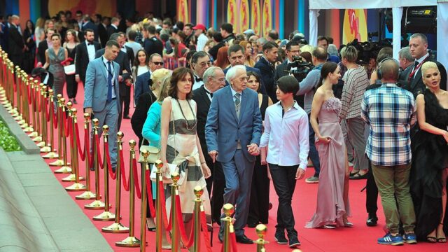 «Только один большой ММКФ»: Как журналисты и критики отреагировали на новые правила для кинофестивалей в России
