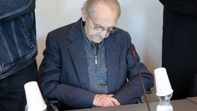 Суд в Германии закрыл дело против санитара из Освенцима. У него старческое слабоумие