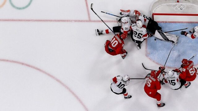 Российские хоккеисты обыграли швейцарцев в стартовом матче олимпийского турнира