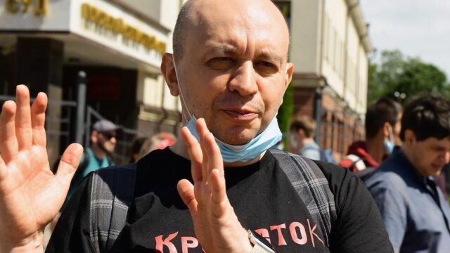 Суд оштрафовал Сергея Смирнова за распространение информации о запрещенной организации