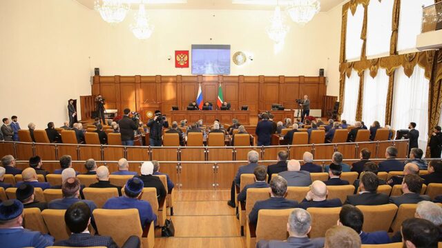 Парламент Чечни внес в Госдуму законопроект о трех президентских сроках подряд