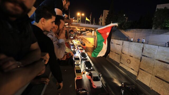 В Иордании третью ночь продолжились протесты против повышения налогов